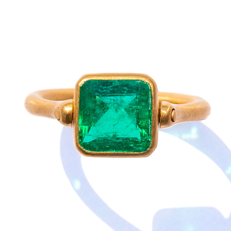 marie-helene-de-taillac-bague-swivel-ring-emerald-emeraude-or-gold-gem-natural-stone-haute-joaillerie
