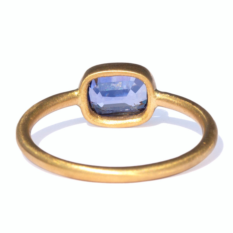 marie-helene-de-taillac-bague-romaine-roman-ring-saphir-bleu-blue-sapphire-or-gold-bijouterie-de-luxe-high-jewelry-luxury-bijoux-de-createur