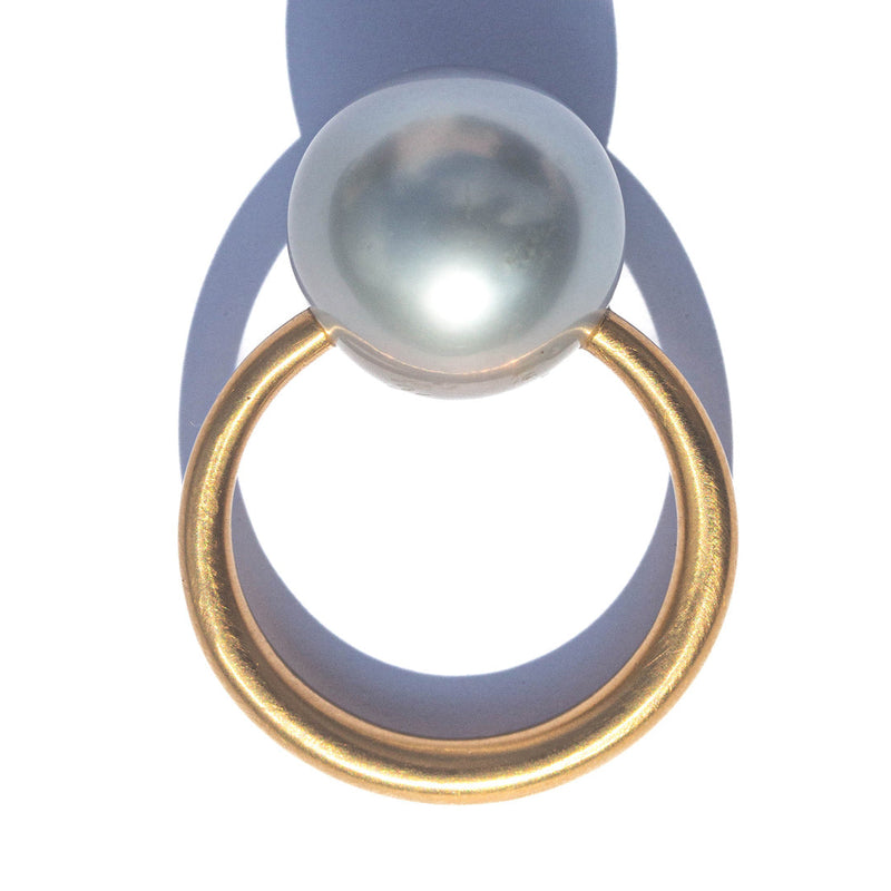 Cabochon ring Grey pearl