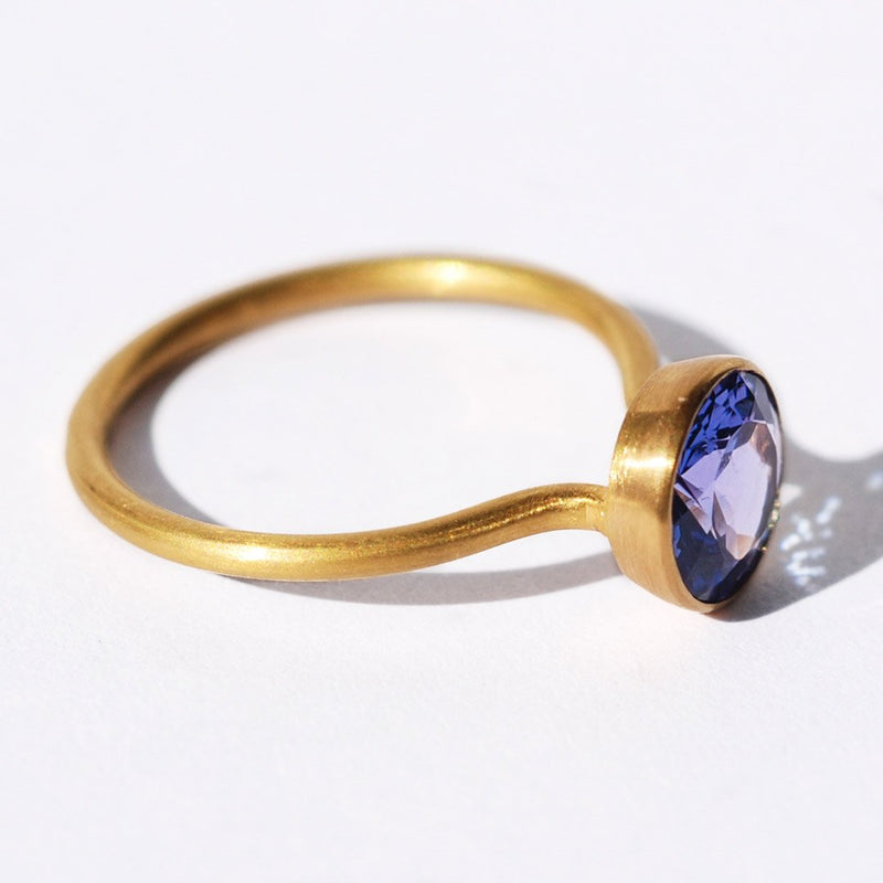 ring-princess-miniature-tanzanite-gold-luxury-jewellery-marie-helene-de-taillac