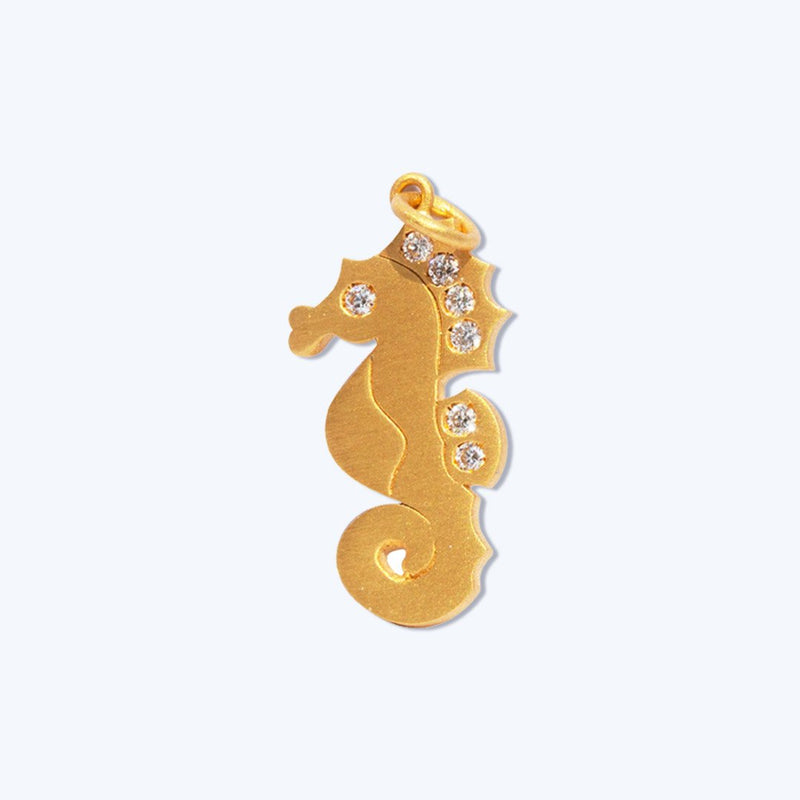 marie-helene-de-taillac-pendant-hippocampus-gold