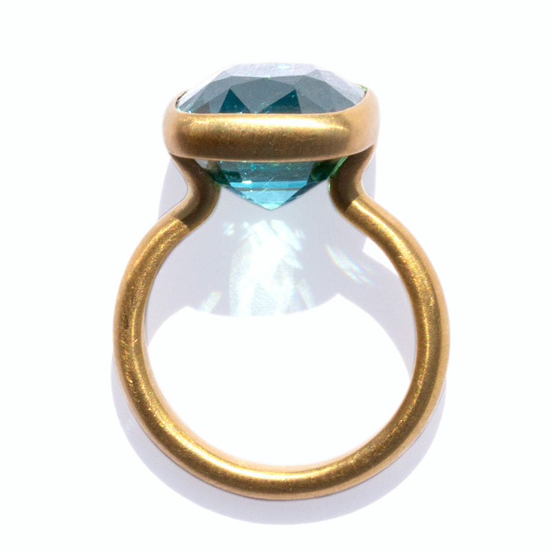 marie-helene-de-taillac-ring-princess-tourmaline-green-blue-indicolite-natural-gem-natural-stone-gold-luxury-jewelry-high-jewelry-luxury-jewels-for-women