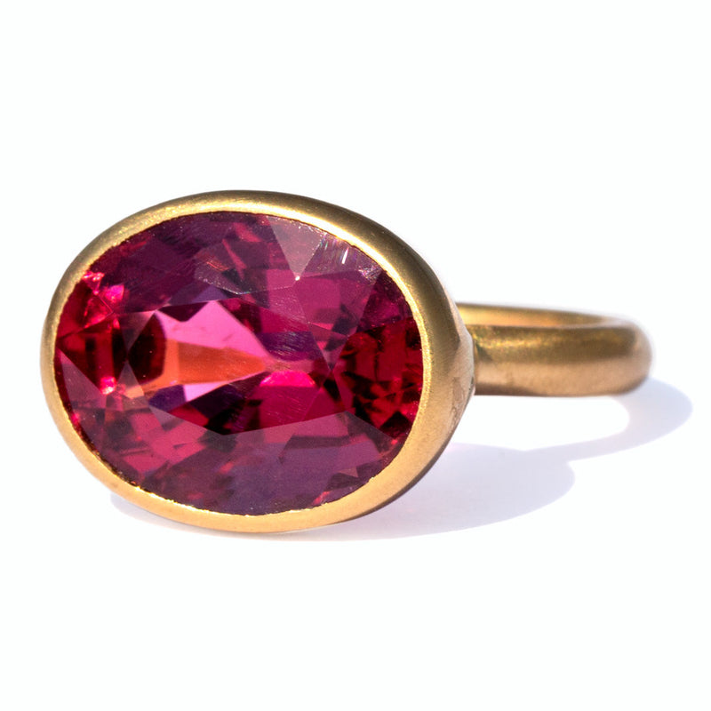 marie-helene-de-taillac-ring-princess-pink-tourmaline-rose-gold-luxury-jewelry-high-jewelry-luxury-jewelry-for-women