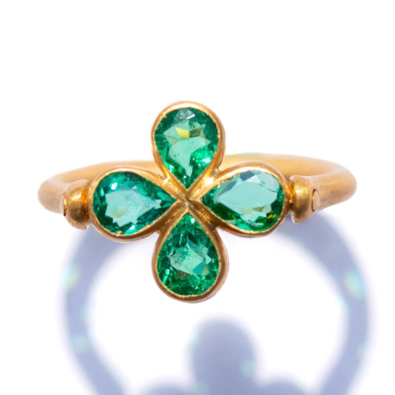 marie-helene-de-taillac-ring-clover-swivel-trefle-emerald-emeraude-gold-gem-high-jewelry
