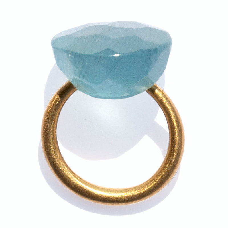 marie-helene-de-taillac-ring-cabochon-aquamarine-opaque-smokey-aquamarine-or-gold-jewelry-for-women-luxury-jewelry-high-jewelry