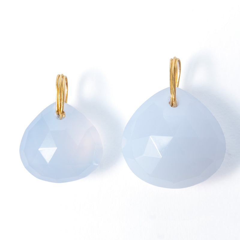pendants-briolette-marie-helene-de-taillac-calcedony-blue-gold