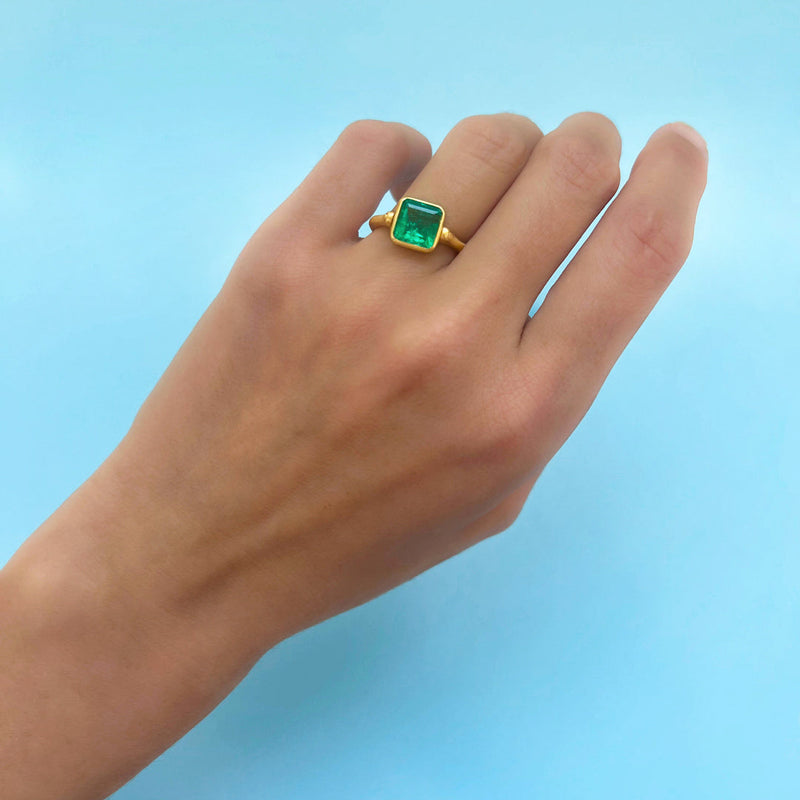 marie-helene-de-taillac-ring-swivel-ring-emerald-gold-gem-natural-stone-high-jewelry-jewels-for-women