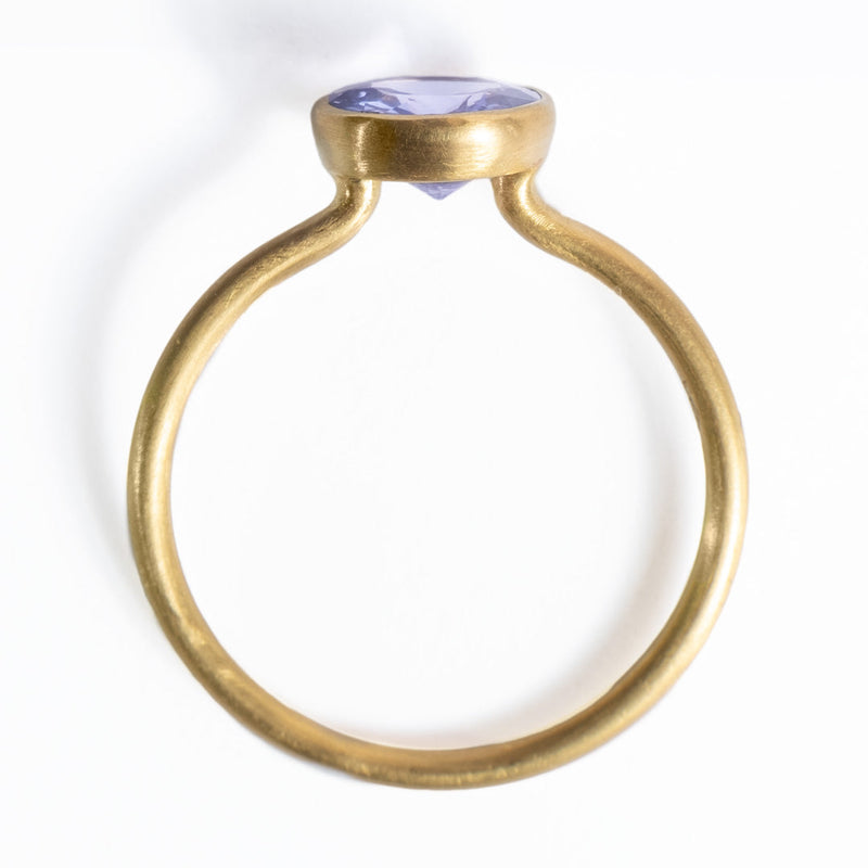 miniature-princess-ring-amethyst-gold-marie-helene-de-taillac