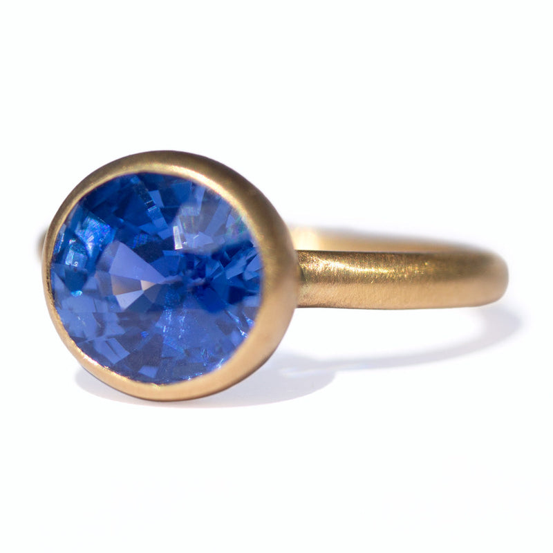 marie-helene-de-taillac-bague-princesse-princess-ring-blue-sapphire-saphir-bleu-natural-gem-pierre-naturelle-or-gold-bijouterie-de-luxe-high-jewelry-luxury-haute-joaillerie