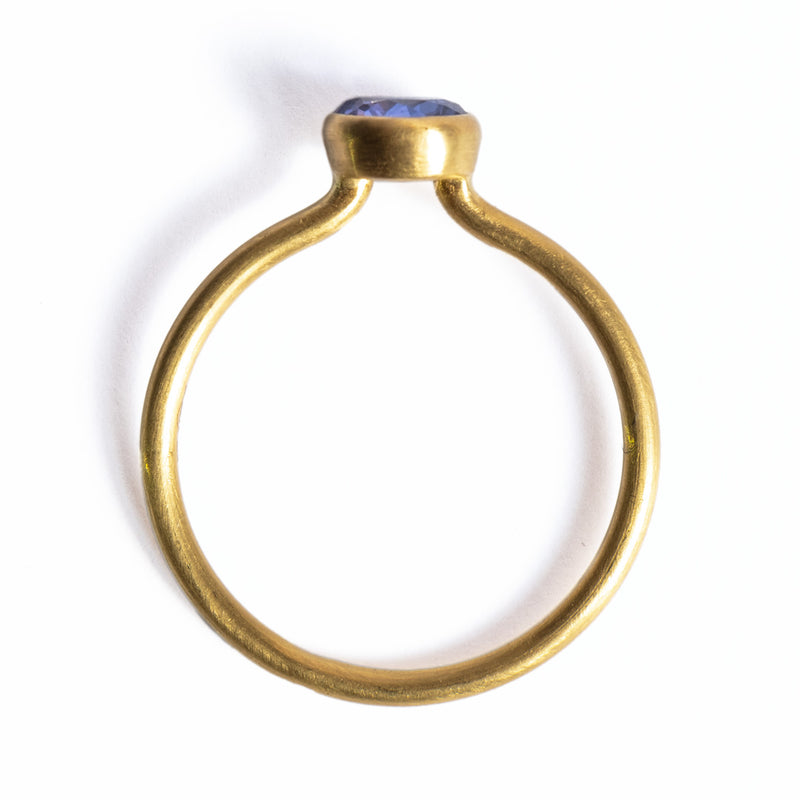 miniature-princess-ring-tanzanite-gold-marie-helene-de-taillac