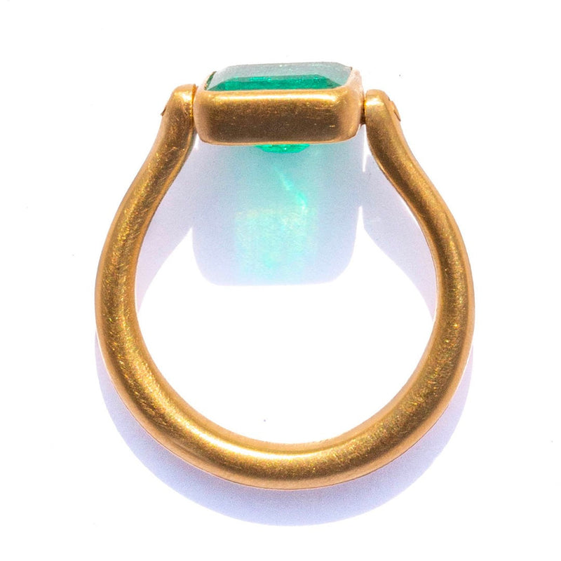 marie-helene-de-taillac-bague-swivel-ring-emerald-emeraude-or-gold-gem-natural-stone-haute-joaillerie-haute-joaillerie-high-jewelry-bijoux-de-createur