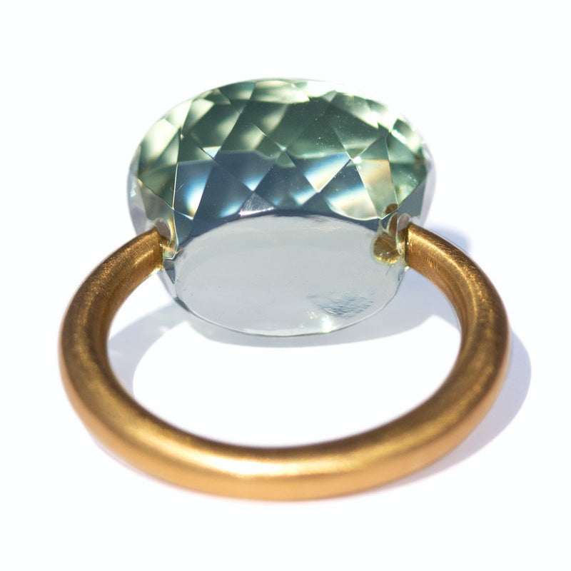 marie-helene-de-taillac-bague-cabochon-green-quartz-vert-or-gold-bijoux-pour-femme-jewels-for-women-bijouterie-de-luxe-high-jewelry-luxury-haute-joaillerie